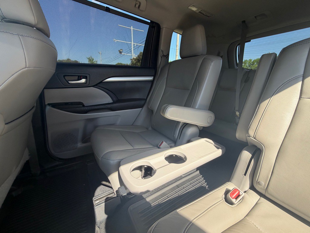2015 Toyota Highlander Image 14