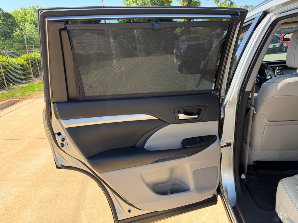 2015 Toyota Highlander Image 15