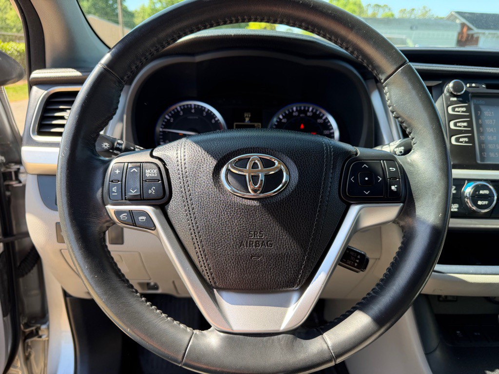 2015 Toyota Highlander Image 21