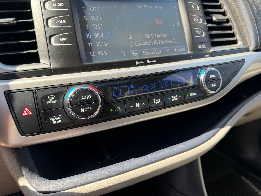 2015 Toyota Highlander Image 25