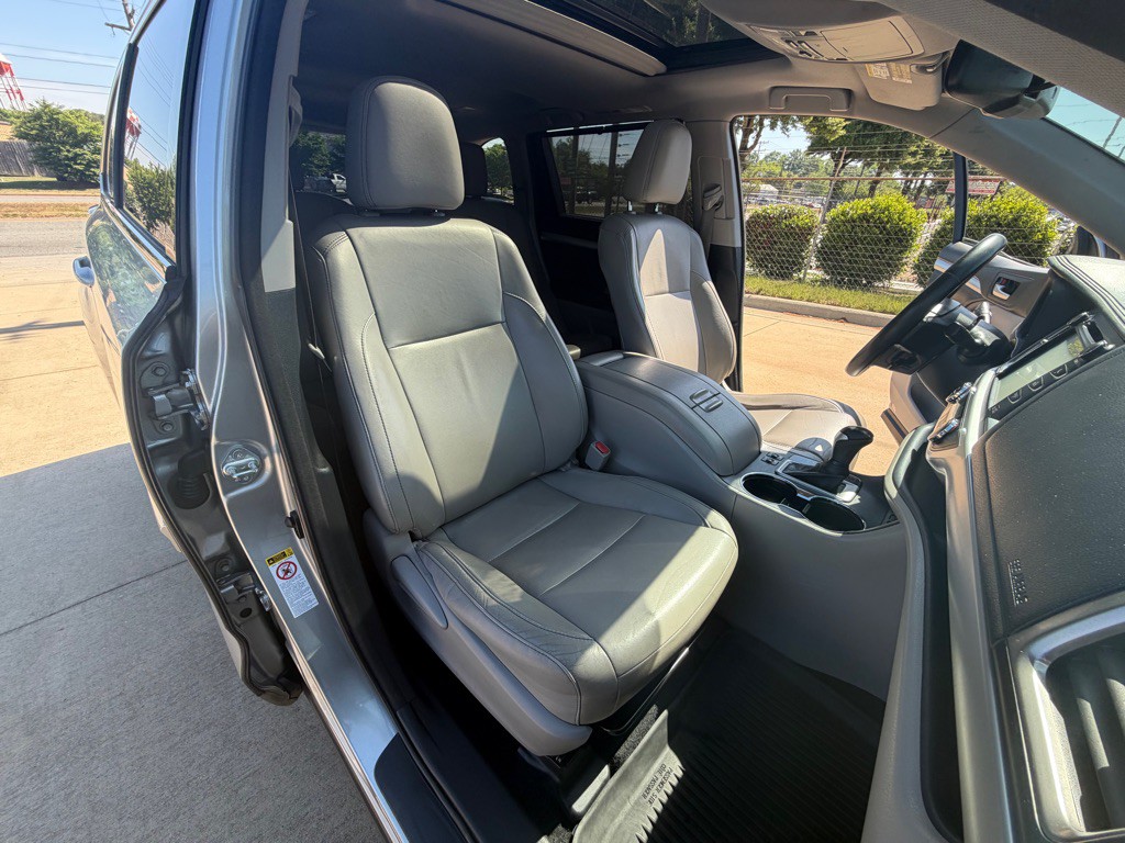 2015 Toyota Highlander Image 30