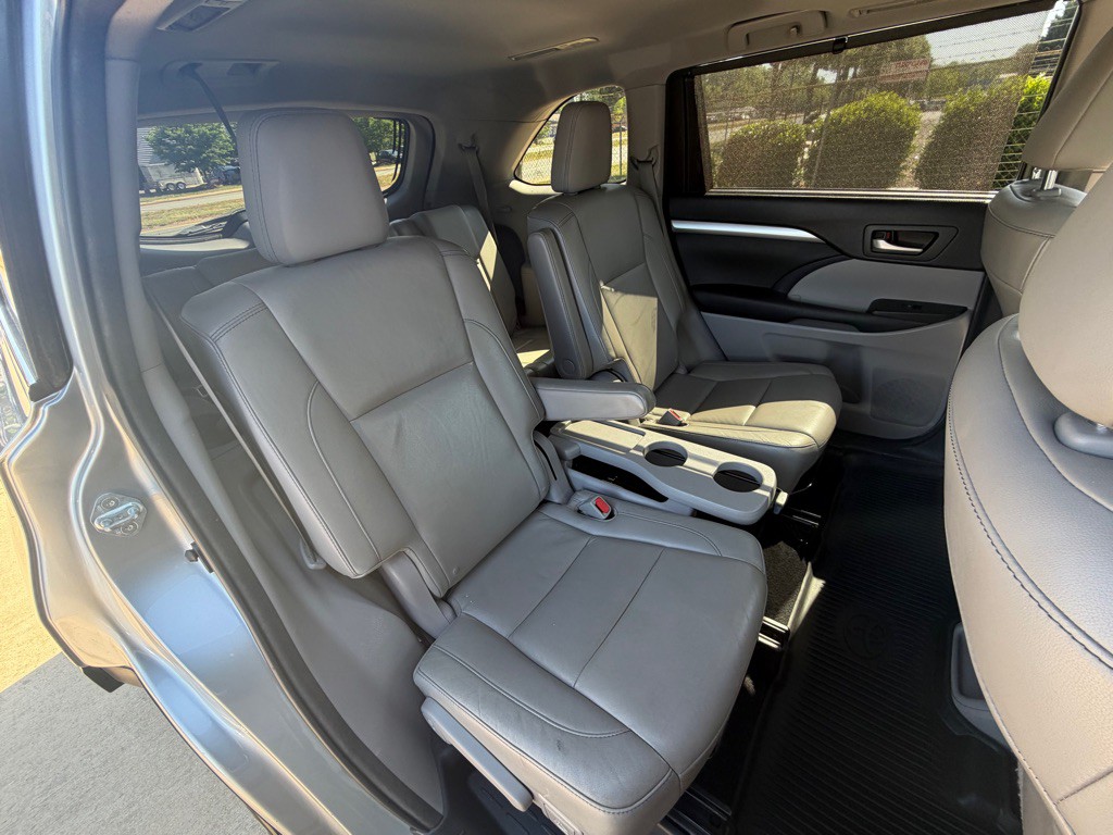 2015 Toyota Highlander Image 31