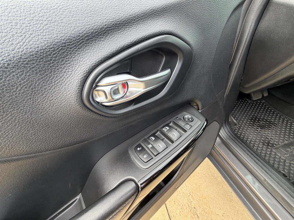 2020 Jeep Cherokee Image 16