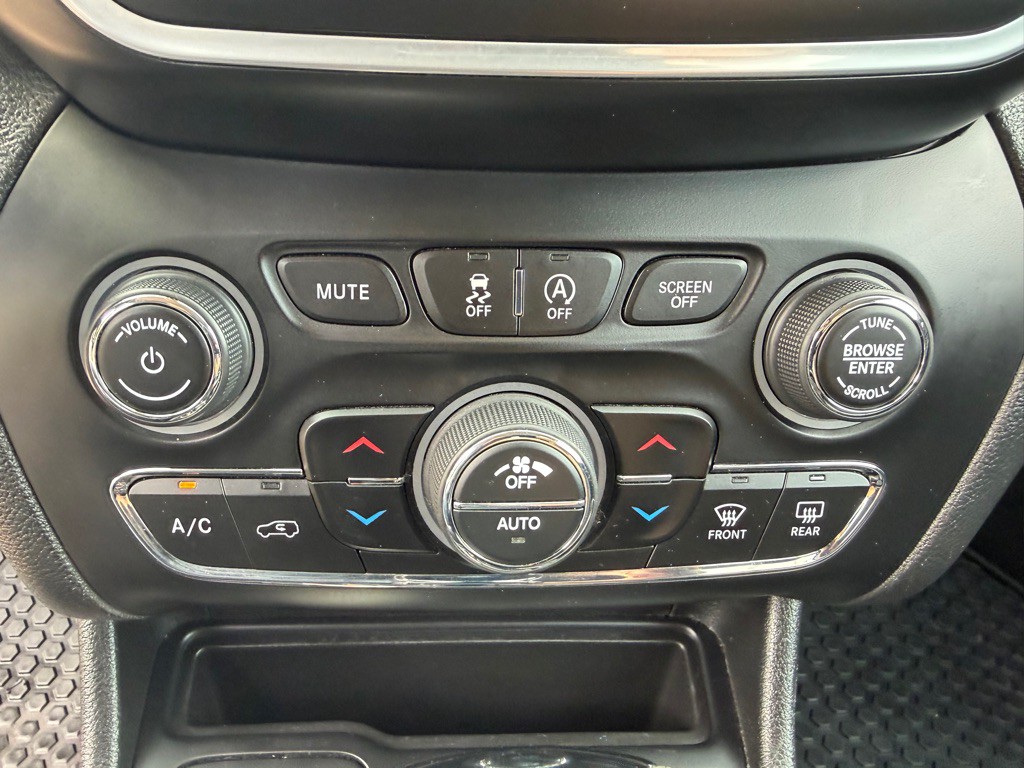 2020 Jeep Cherokee Image 25