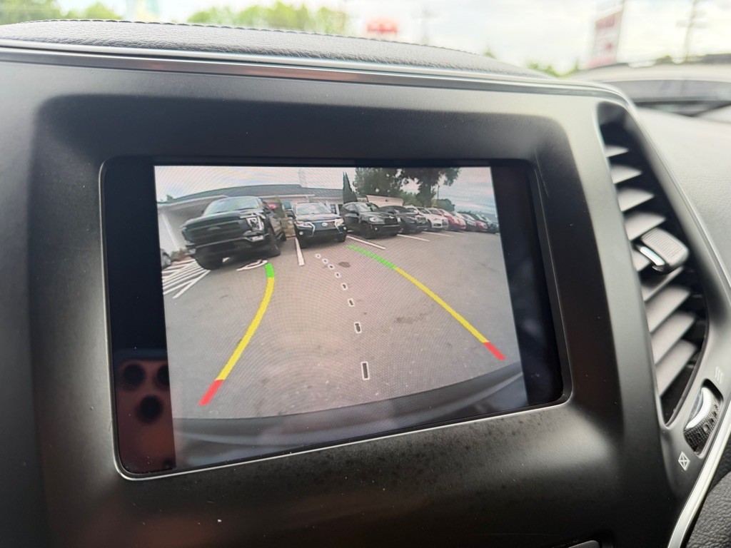 2020 Jeep Cherokee Image 35