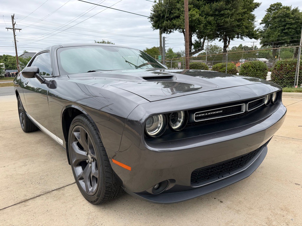 2017 Dodge Challenger Image 1