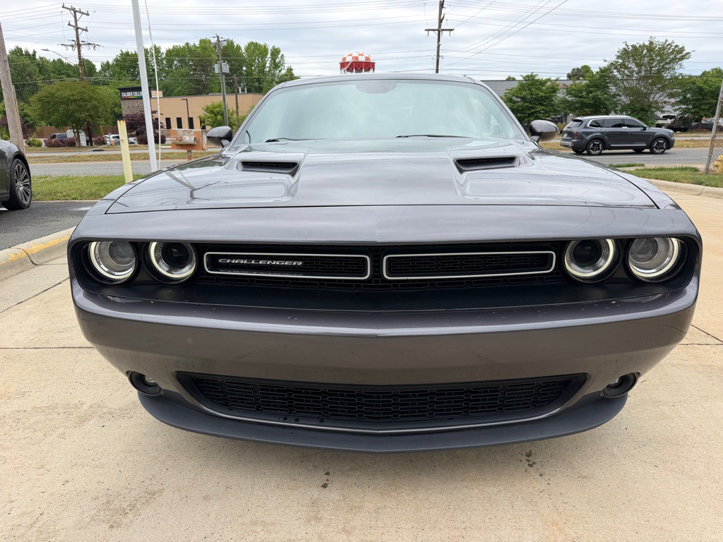 2017 Dodge Challenger Image 2