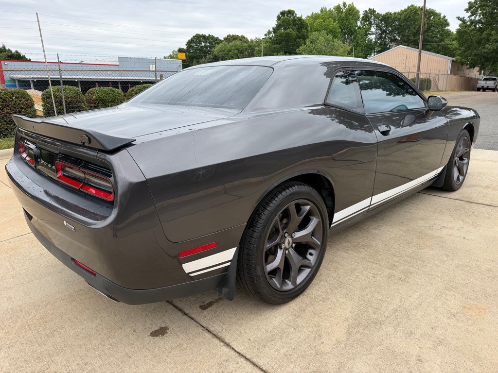 2017 Dodge Challenger Image 4