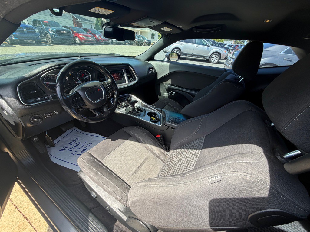 2017 Dodge Challenger Image 8