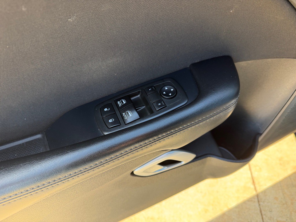 2017 Dodge Challenger Image 9
