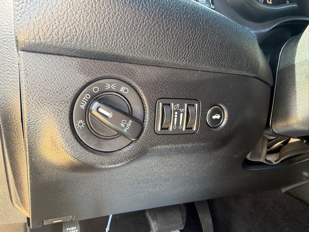2017 Dodge Challenger Image 10