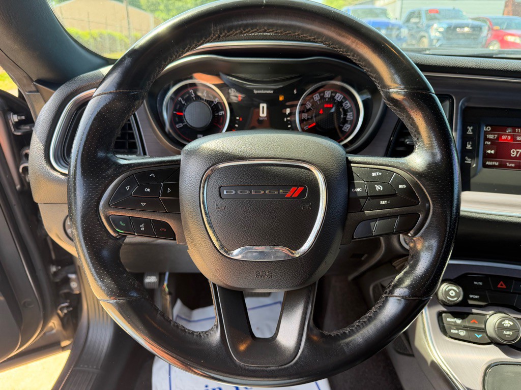 2017 Dodge Challenger Image 11