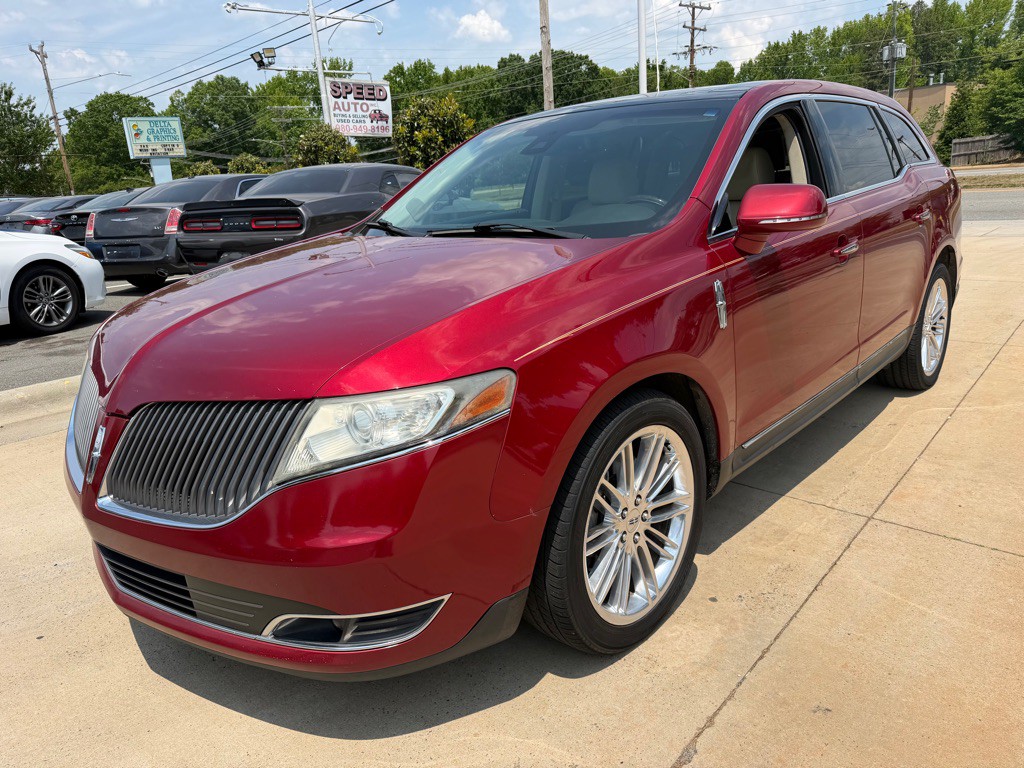 2013 Lincoln MKT Image 3