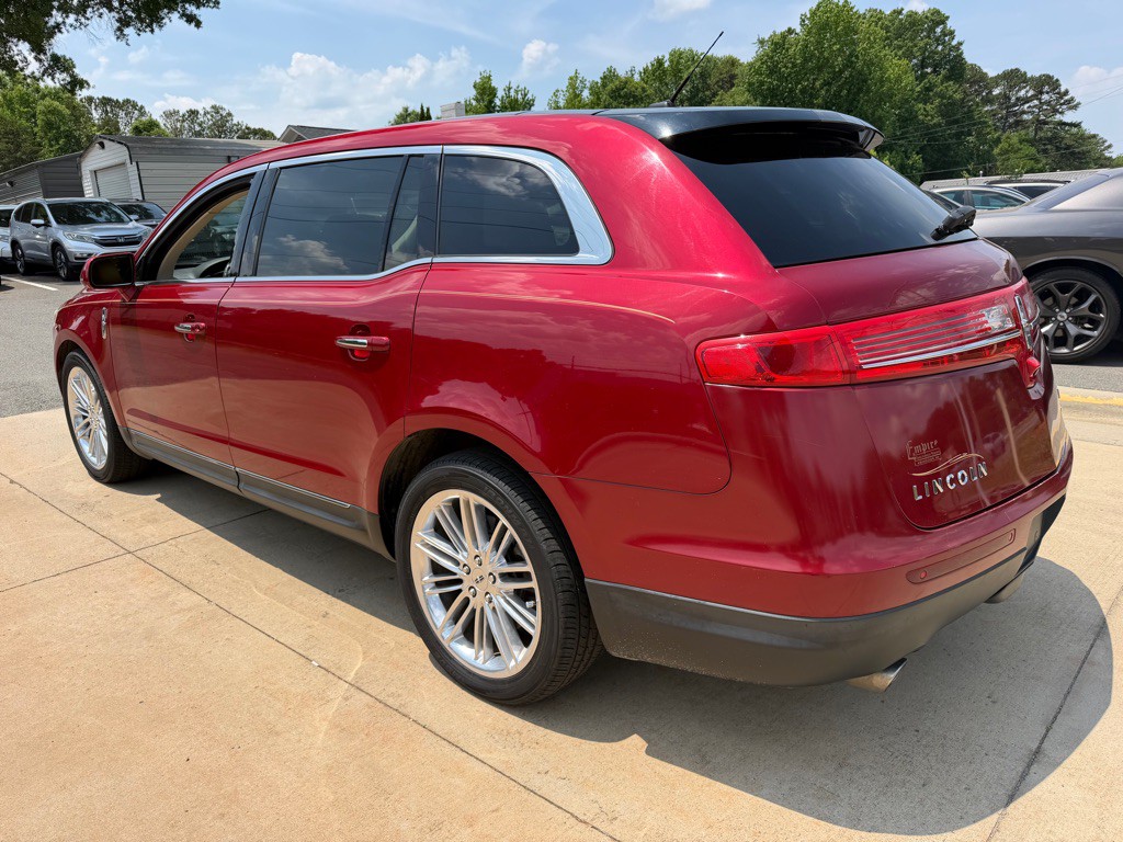 2013 Lincoln MKT Image 4