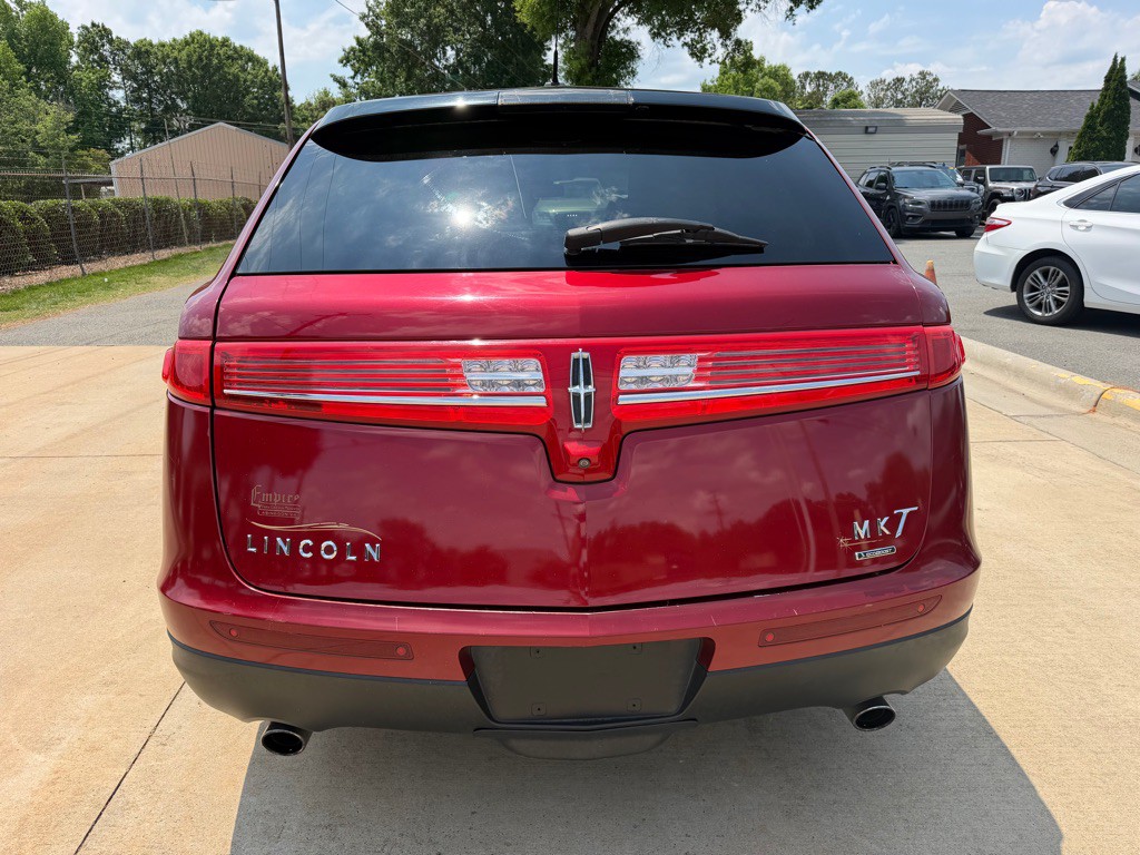 2013 Lincoln MKT Image 5