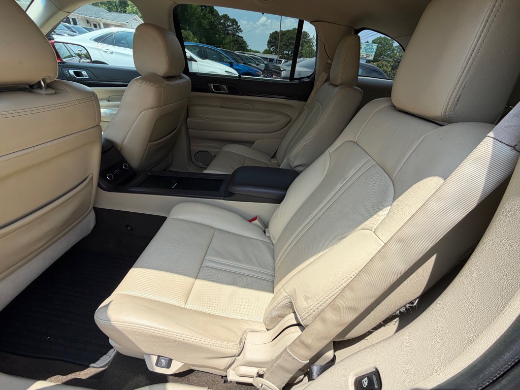 2013 Lincoln MKT Image 11