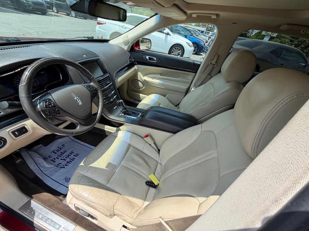 2013 Lincoln MKT Image 14