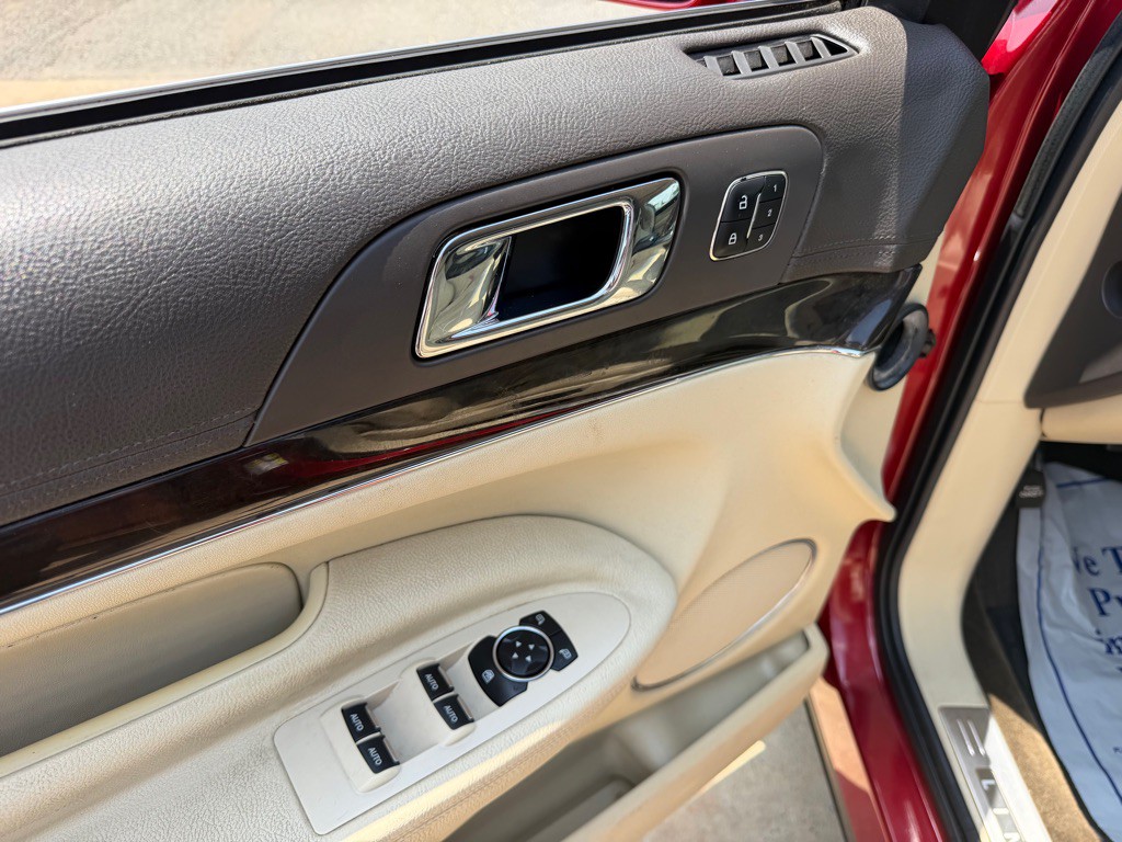 2013 Lincoln MKT Image 15