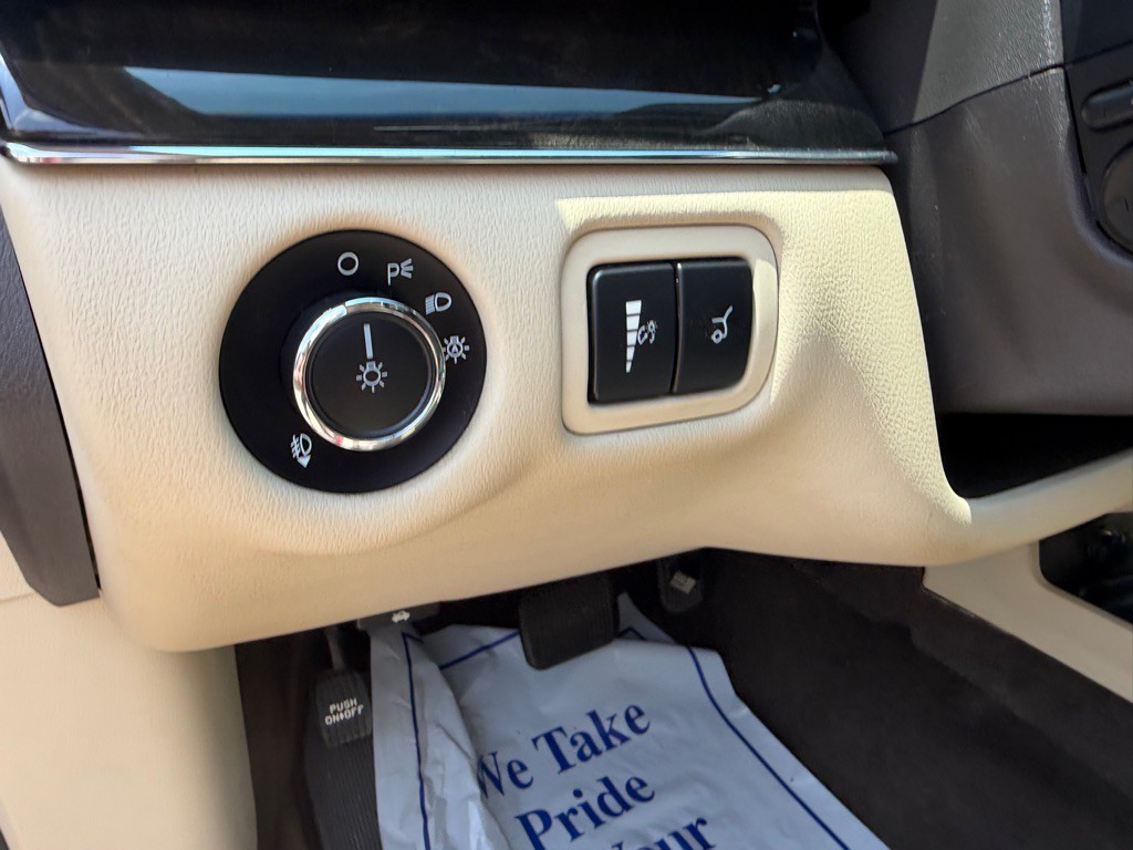 2013 Lincoln MKT Image 17