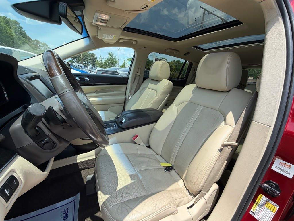 2013 Lincoln MKT Image 18