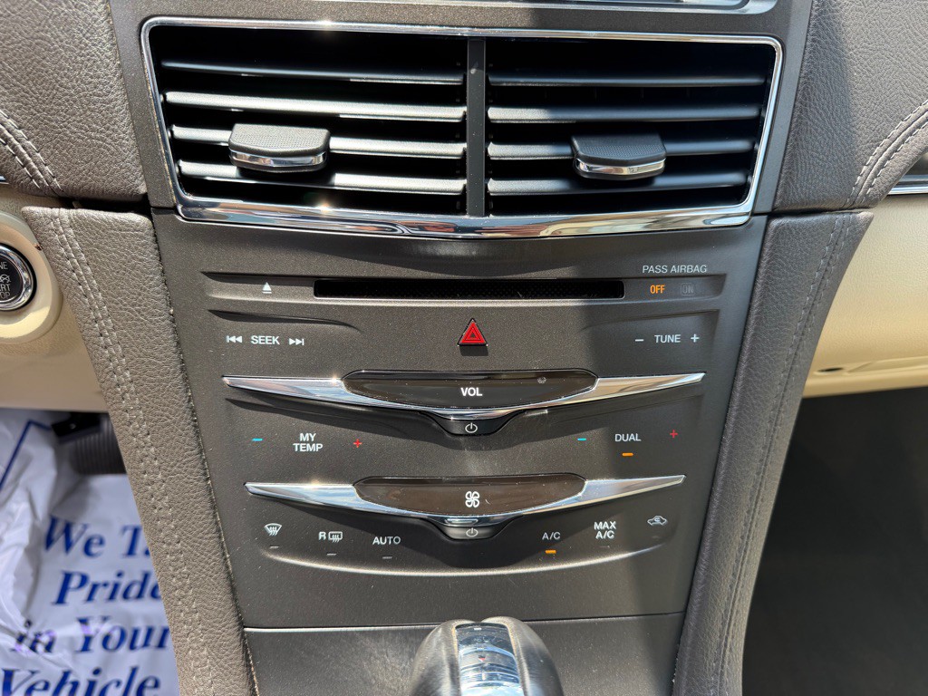2013 Lincoln MKT Image 22