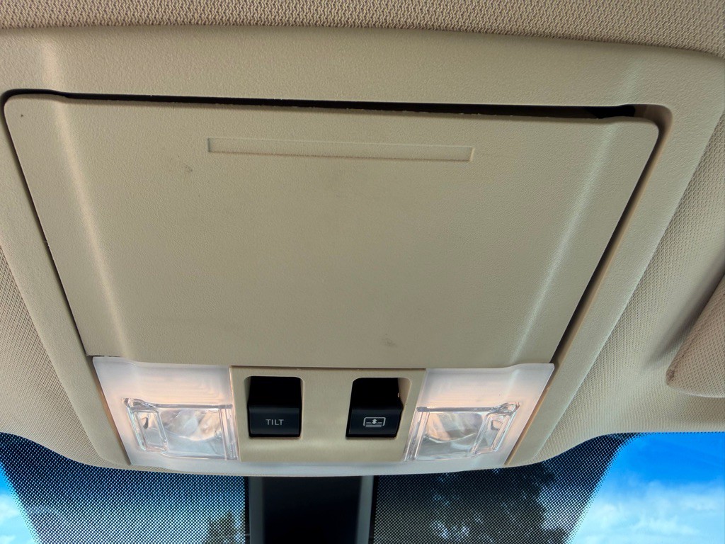 2013 Lincoln MKT Image 25