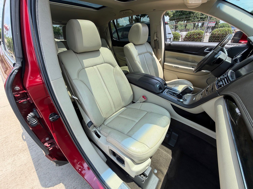 2013 Lincoln MKT Image 28