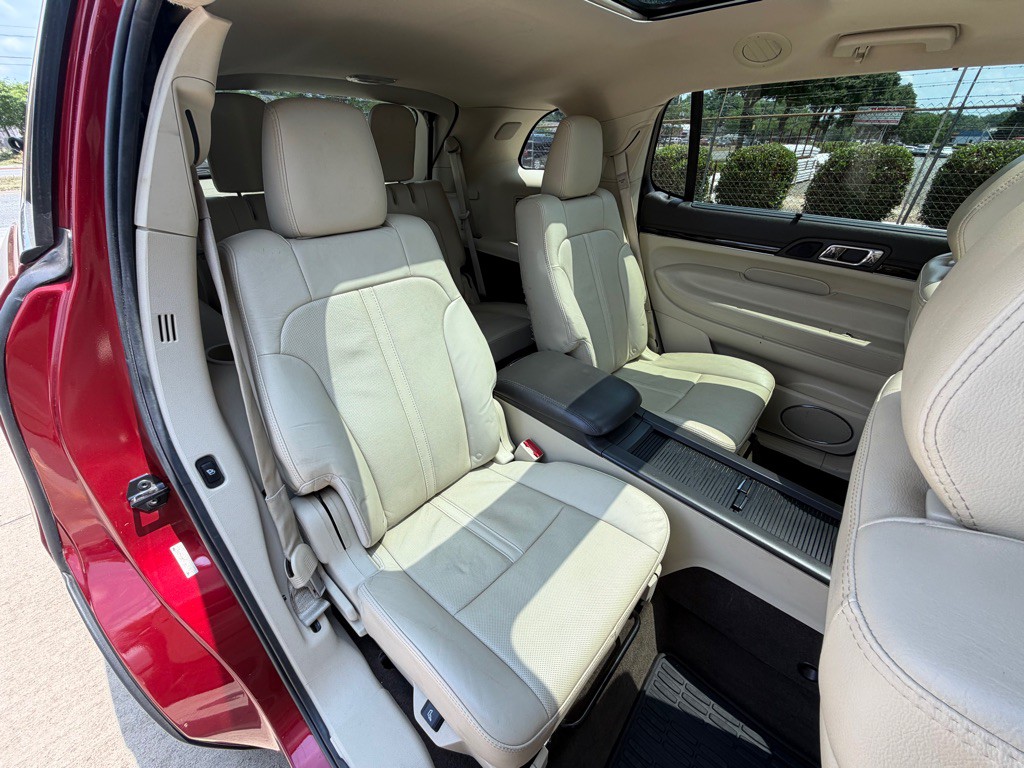 2013 Lincoln MKT Image 29
