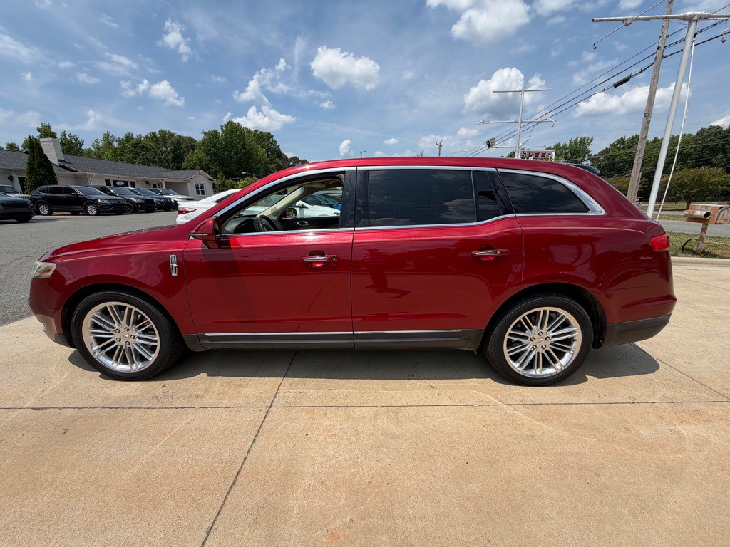 2013 Lincoln MKT Image 31