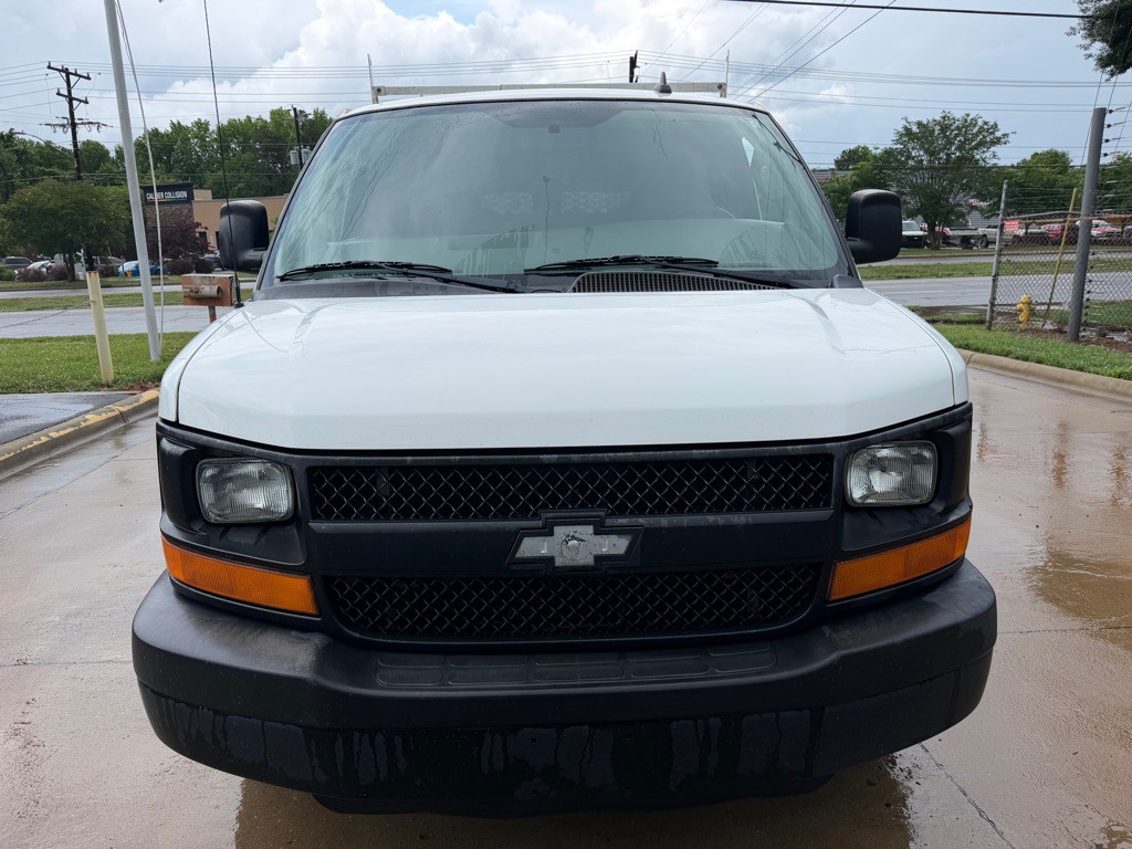 2016 Chevrolet Express Image 2