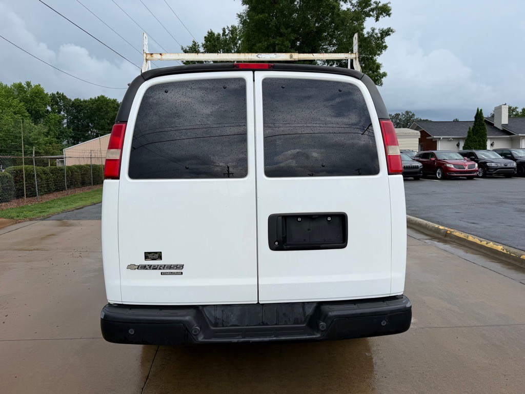 2016 Chevrolet Express Image 5