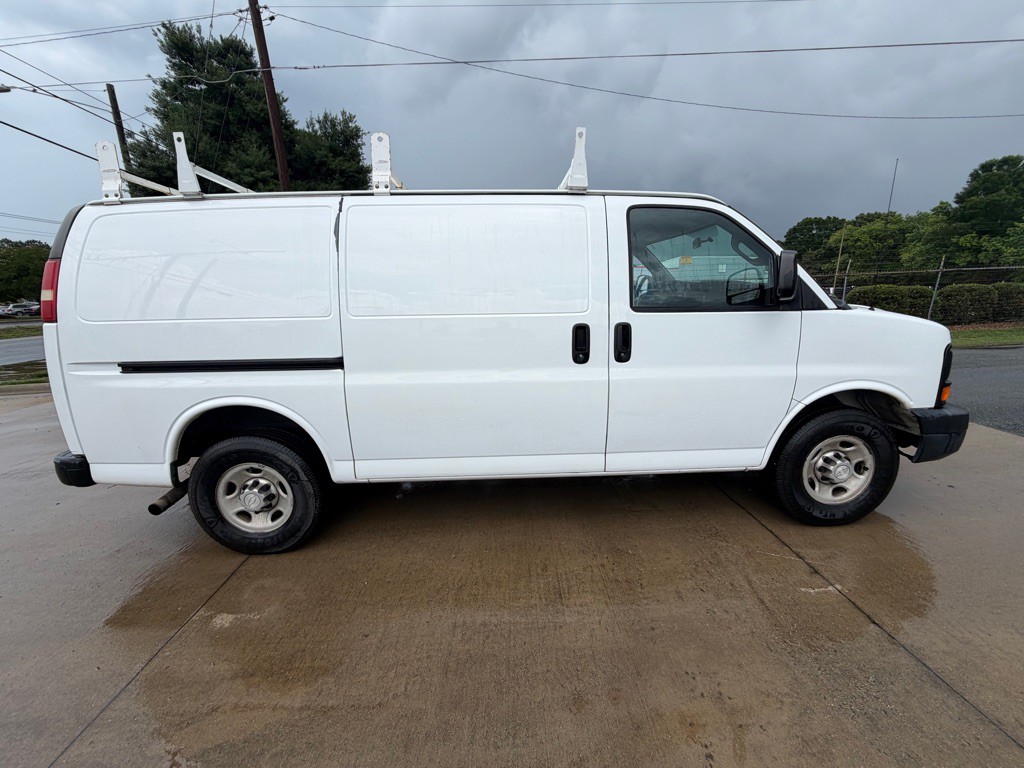 2016 Chevrolet Express Image 9