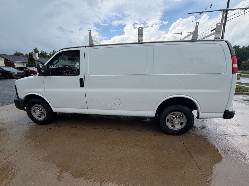 2016 Chevrolet Express Image 10
