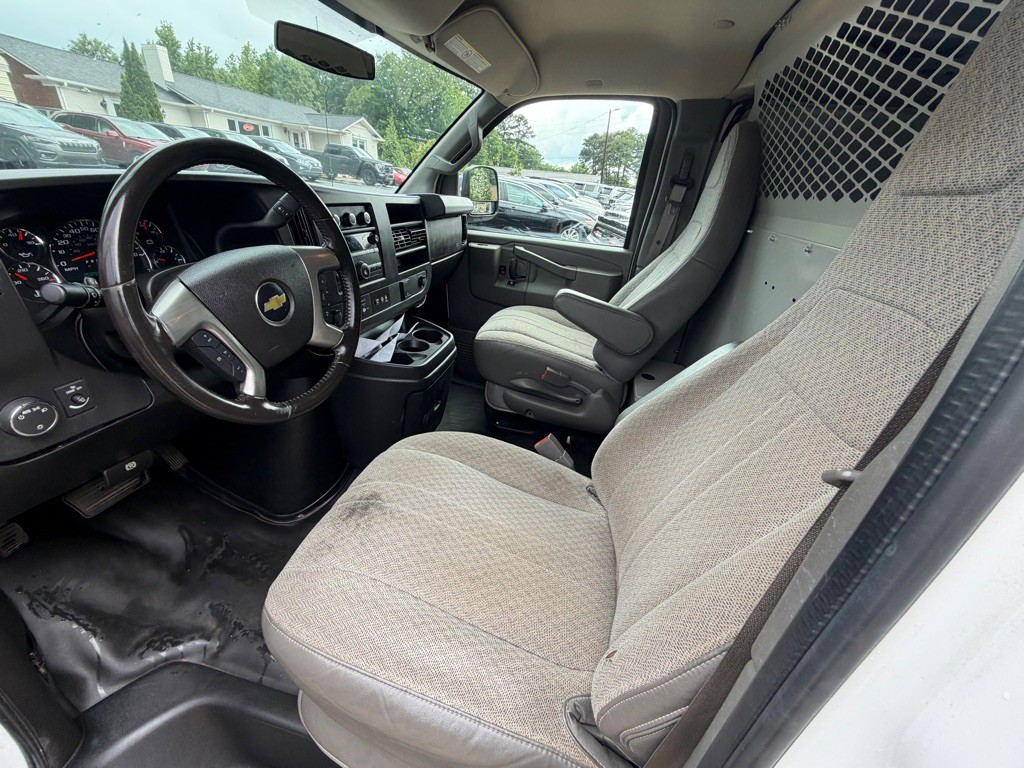 2016 Chevrolet Express Image 11