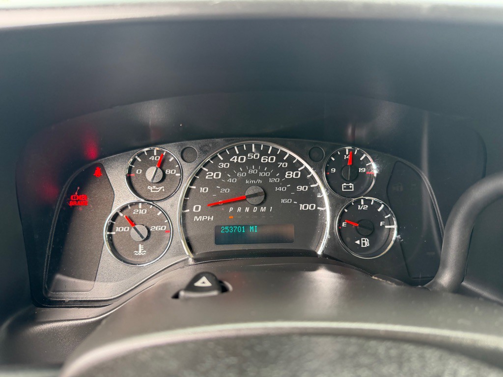 2016 Chevrolet Express Image 12