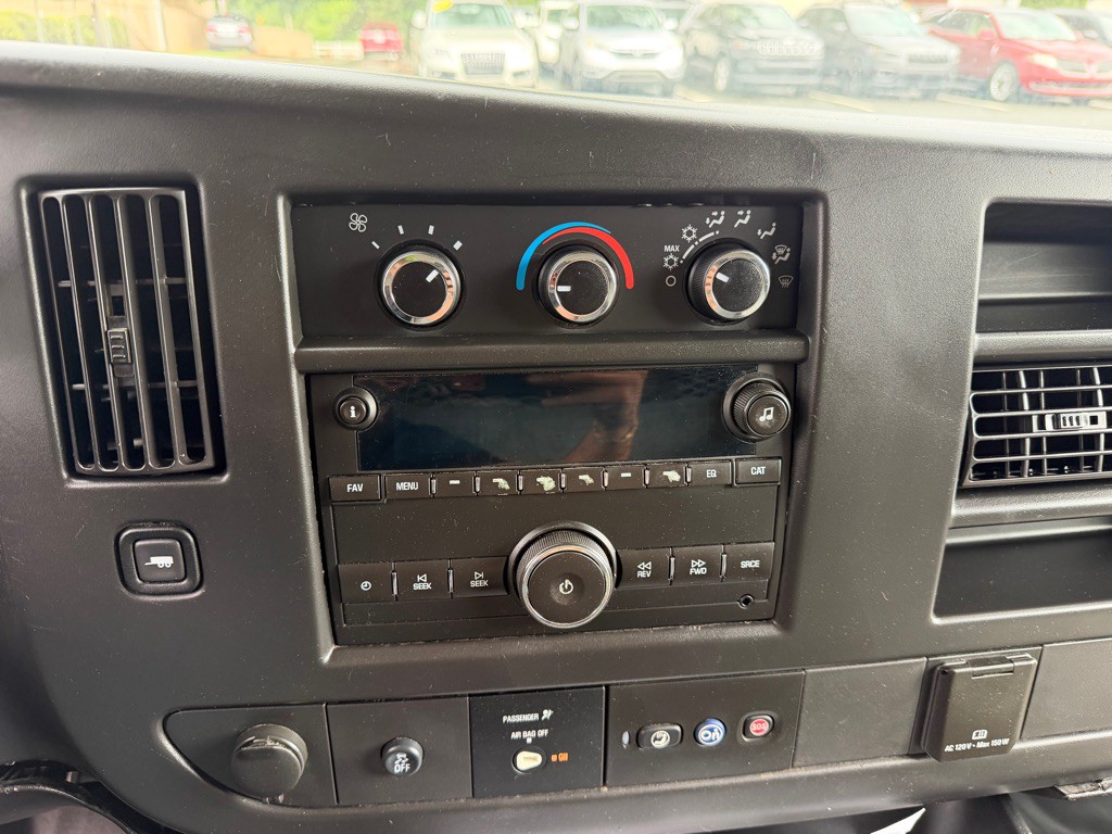 2016 Chevrolet Express Image 13