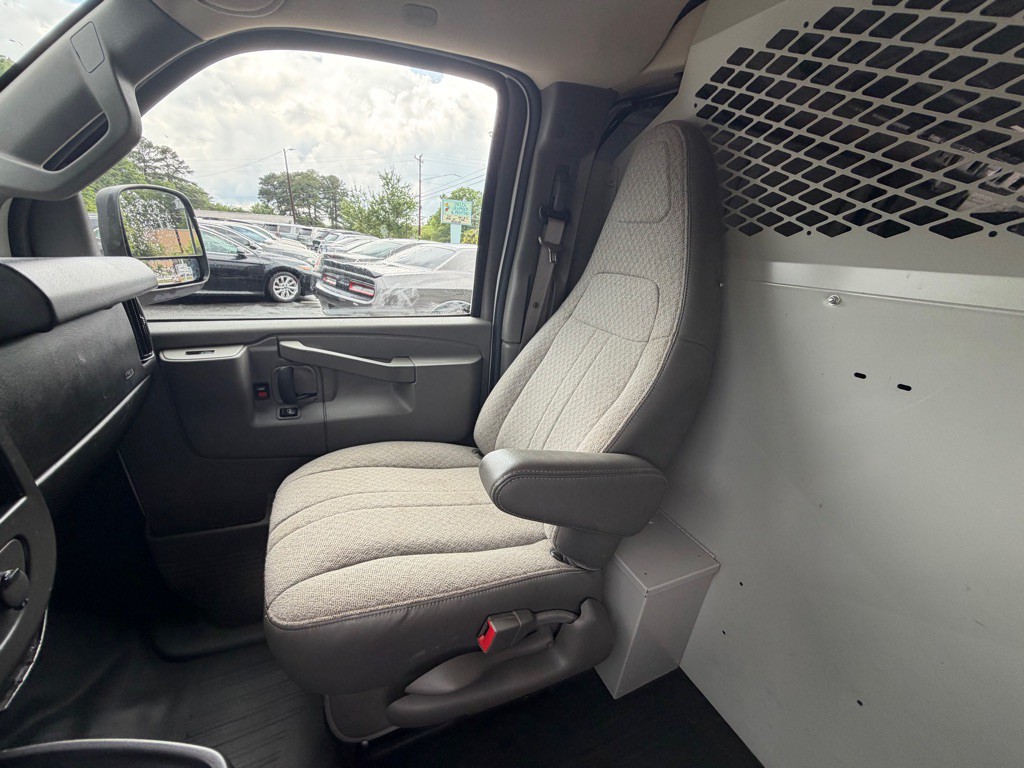 2016 Chevrolet Express Image 14