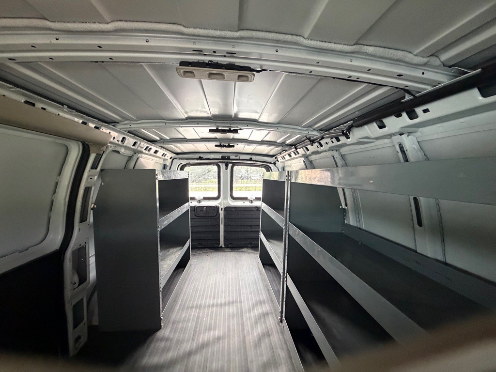 2016 Chevrolet Express Image 15