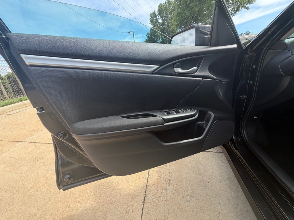2017 Honda Civic Image 12