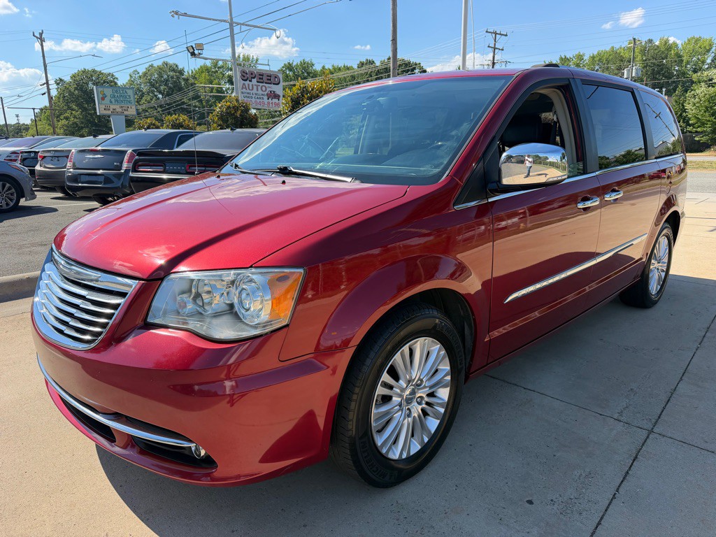 2015 Chrysler Town & Country Image 3