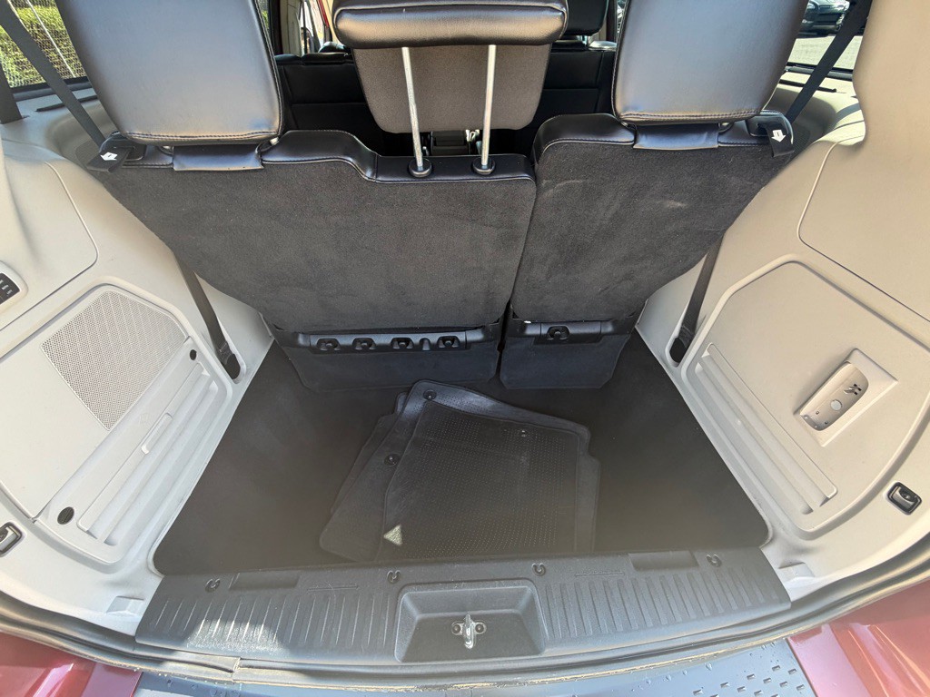 2015 Chrysler Town & Country Image 8