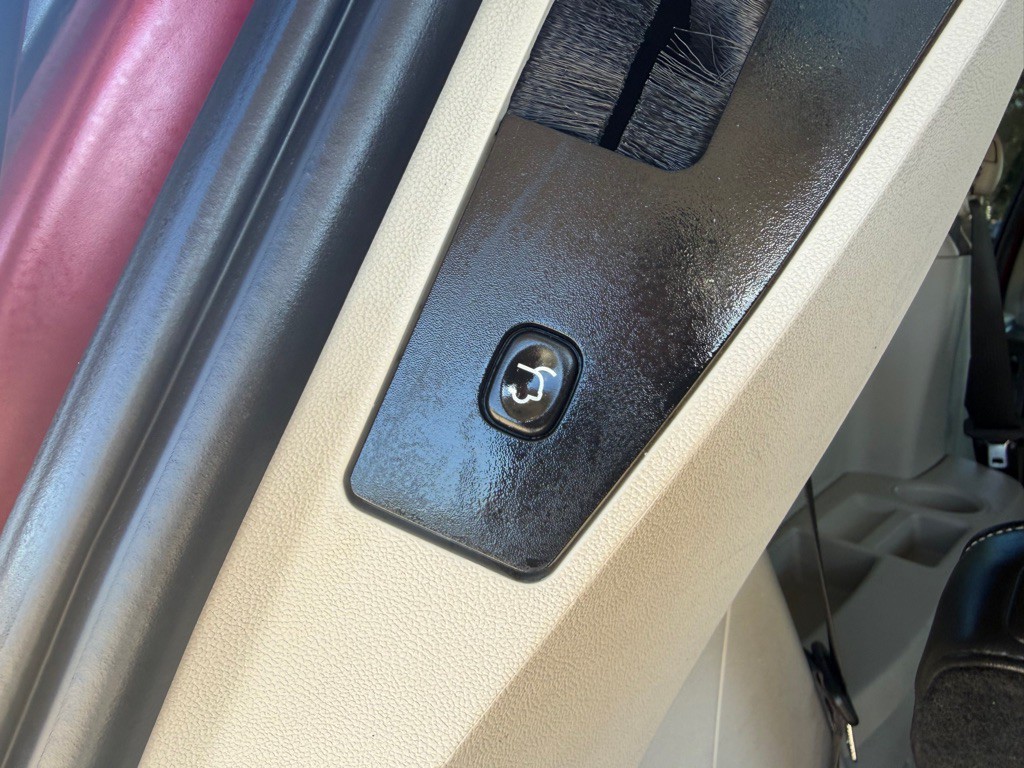 2015 Chrysler Town & Country Image 10