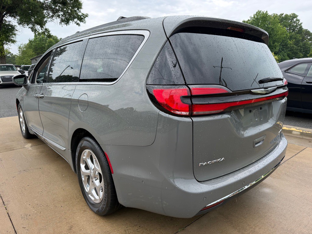 2022 Chrysler Pacifica Image 4