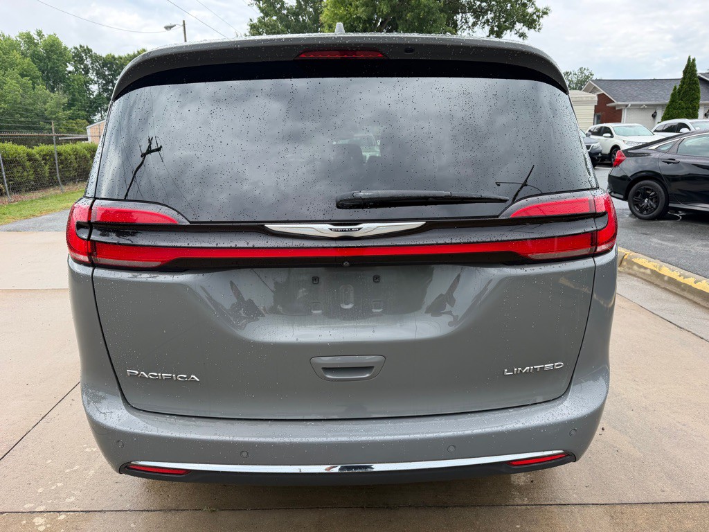 2022 Chrysler Pacifica Image 5