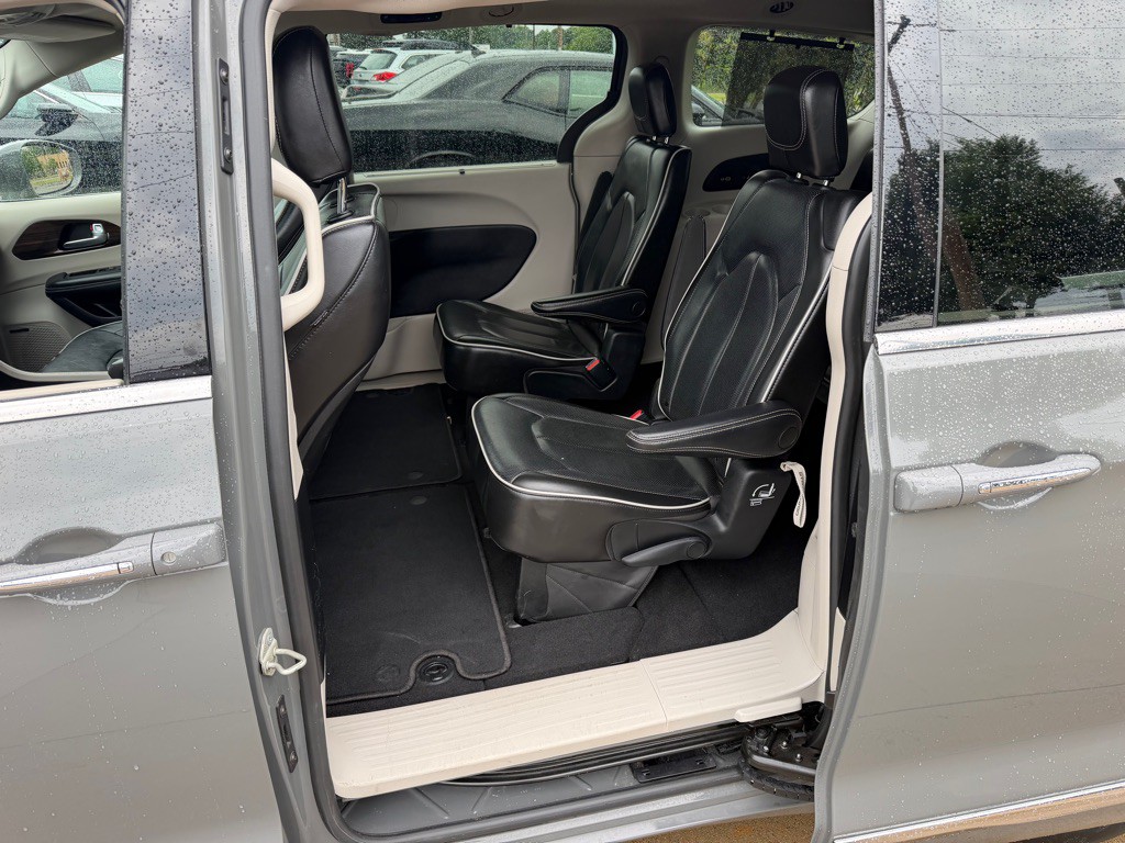2022 Chrysler Pacifica Image 11