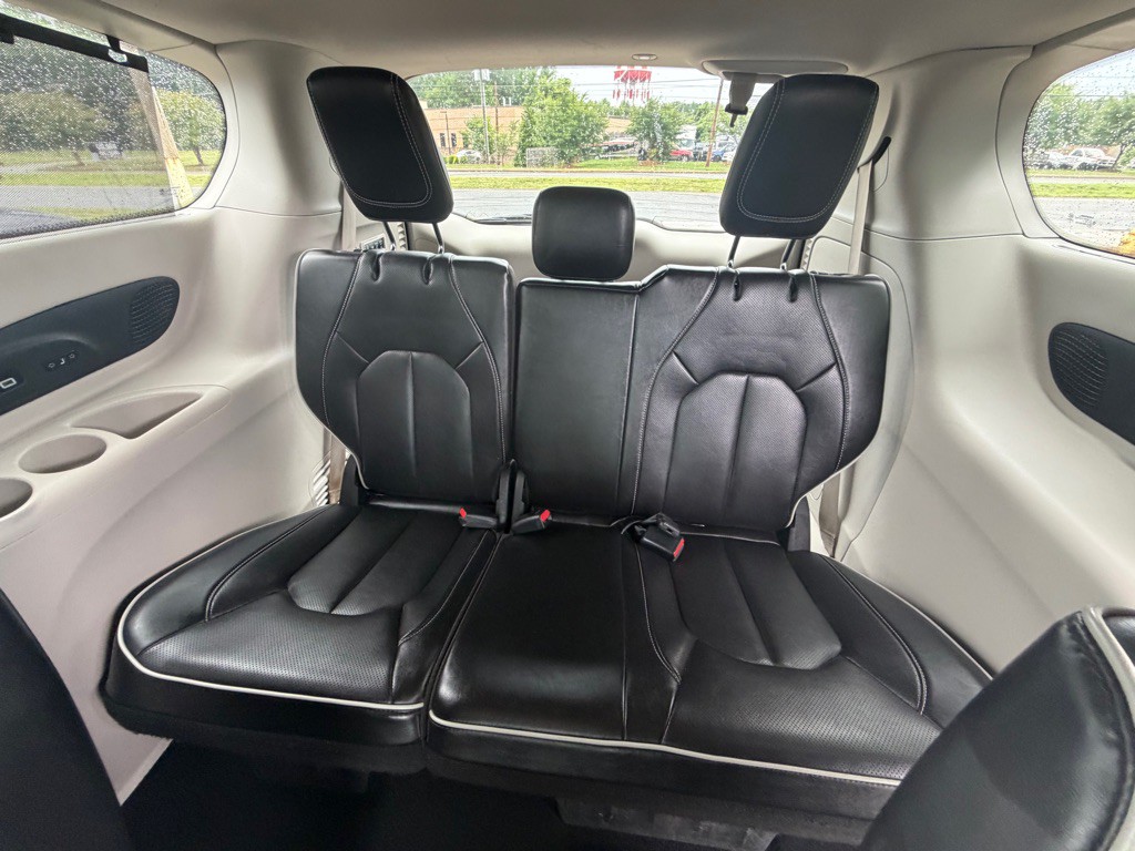 2022 Chrysler Pacifica Image 12