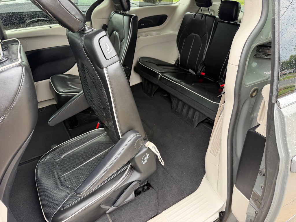 2022 Chrysler Pacifica Image 16