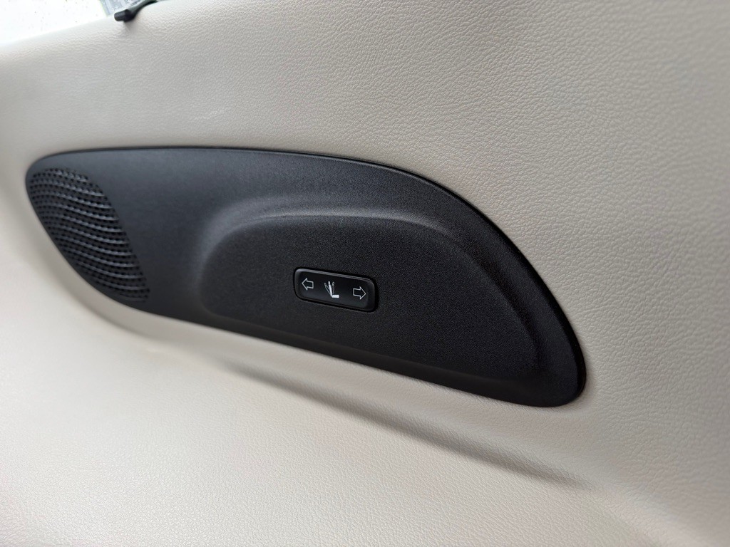 2022 Chrysler Pacifica Image 18