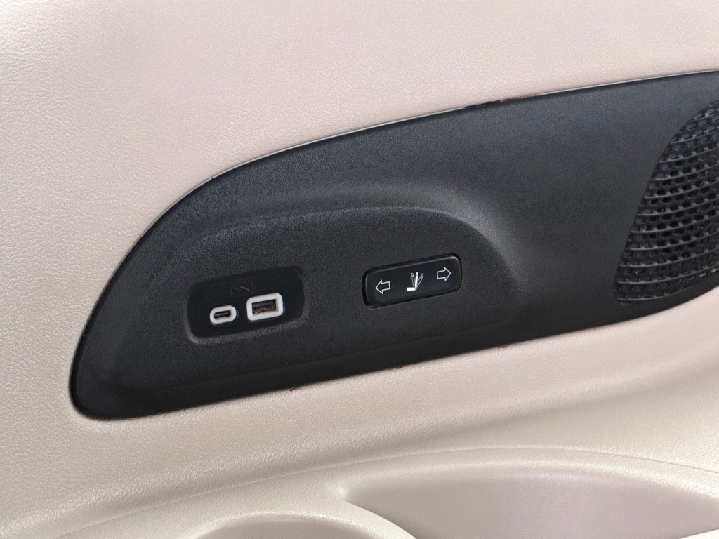2022 Chrysler Pacifica Image 19