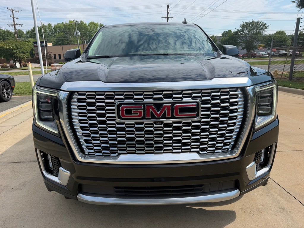 2021 GMC Yukon Image 2